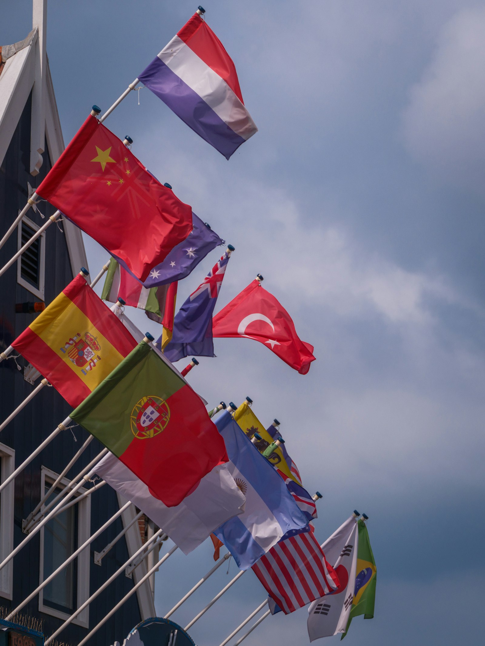 Banderas internacionales en el contexto de la relación comercial entre Estados Unidos y China