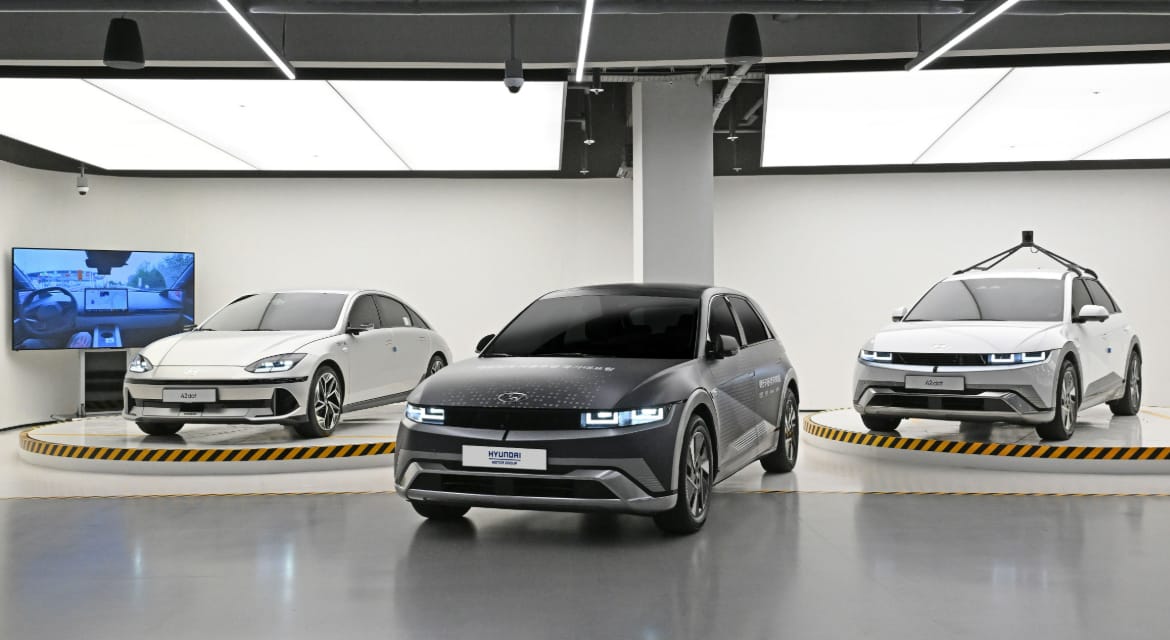 Tres vehículos de prueba de Hyundai Motor Group utilizados en el desarrollo de asistencia avanzada Atria AI