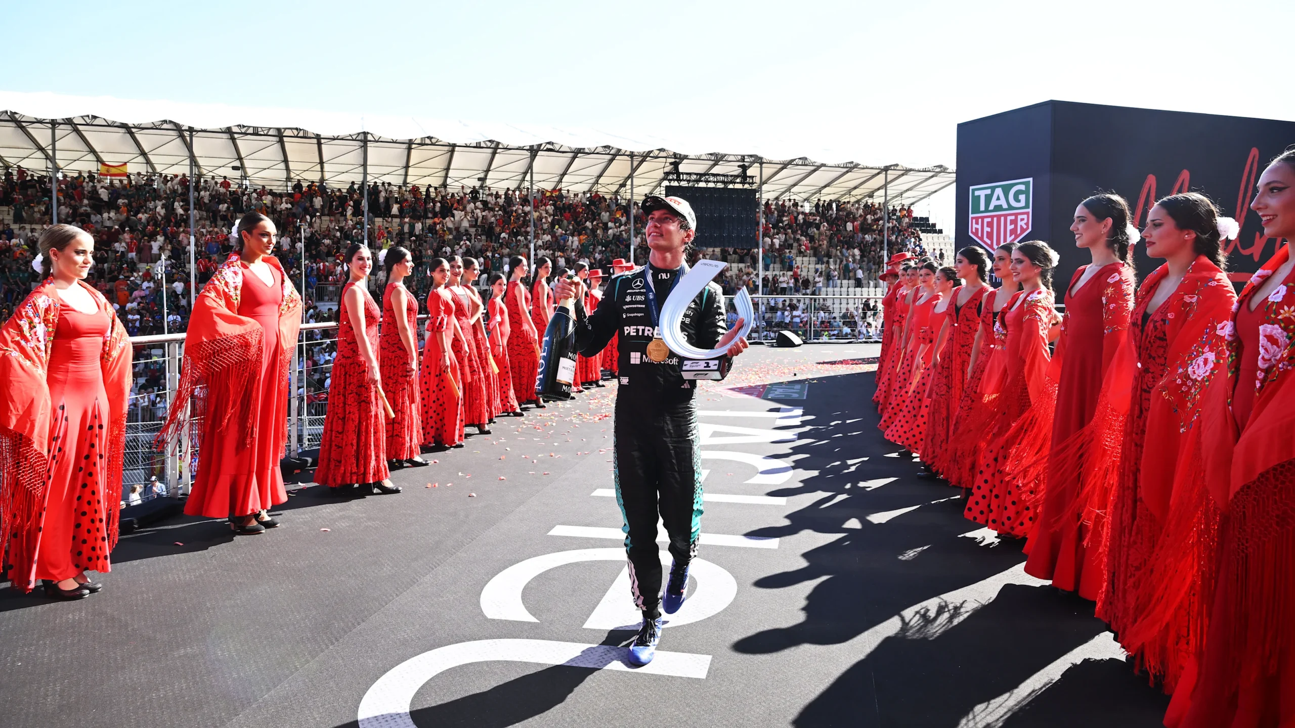 Kimi Antonelli celebra en el podio tras ganar el Gran Premio de España 2026 en Madring