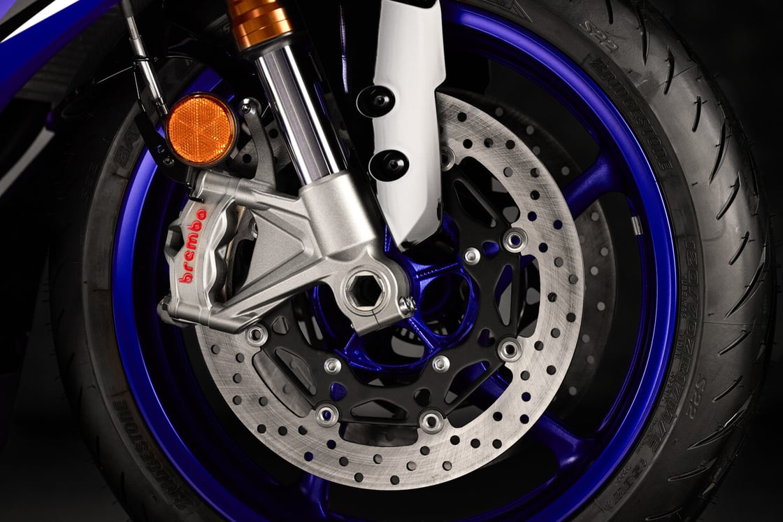 Freno delantero Brembo Stylema y disco de 320 mm de la Yamaha R9