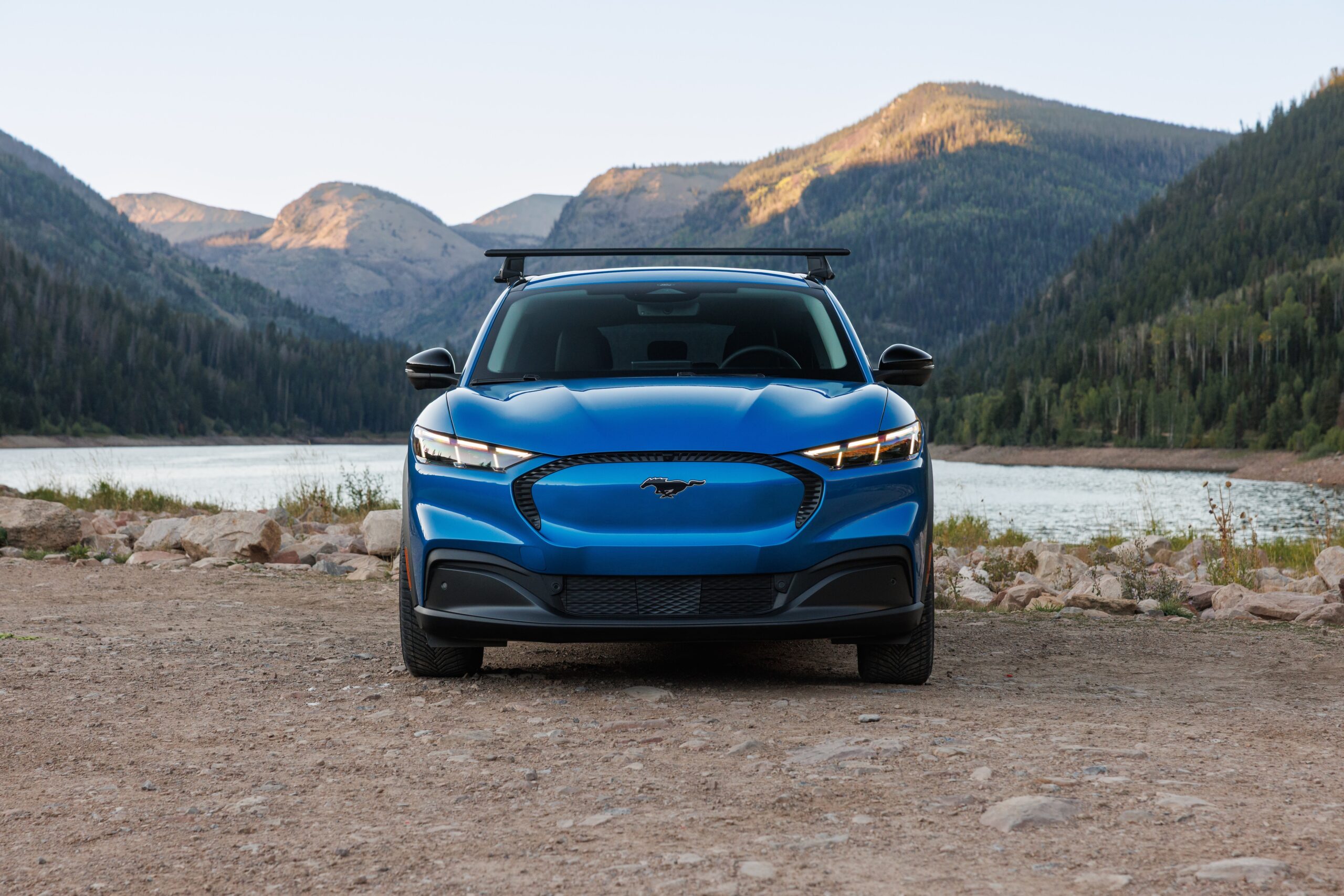 Ford Mustang Mach-E Trail 2027 vista frontal