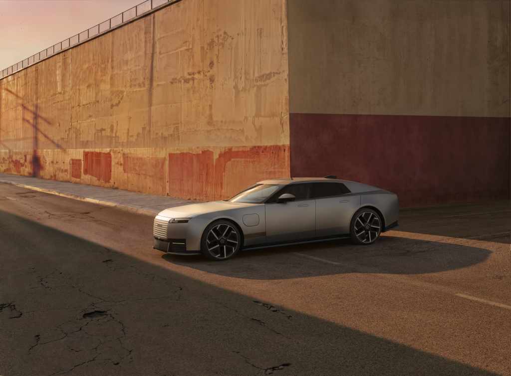 Jaguar Type 01 eléctrico visto desde el frente