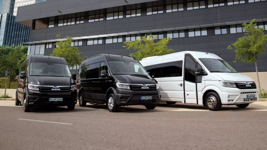 Gama de minibuses MAN TGE fotografiada en exterior, imagen oficial del fabricante