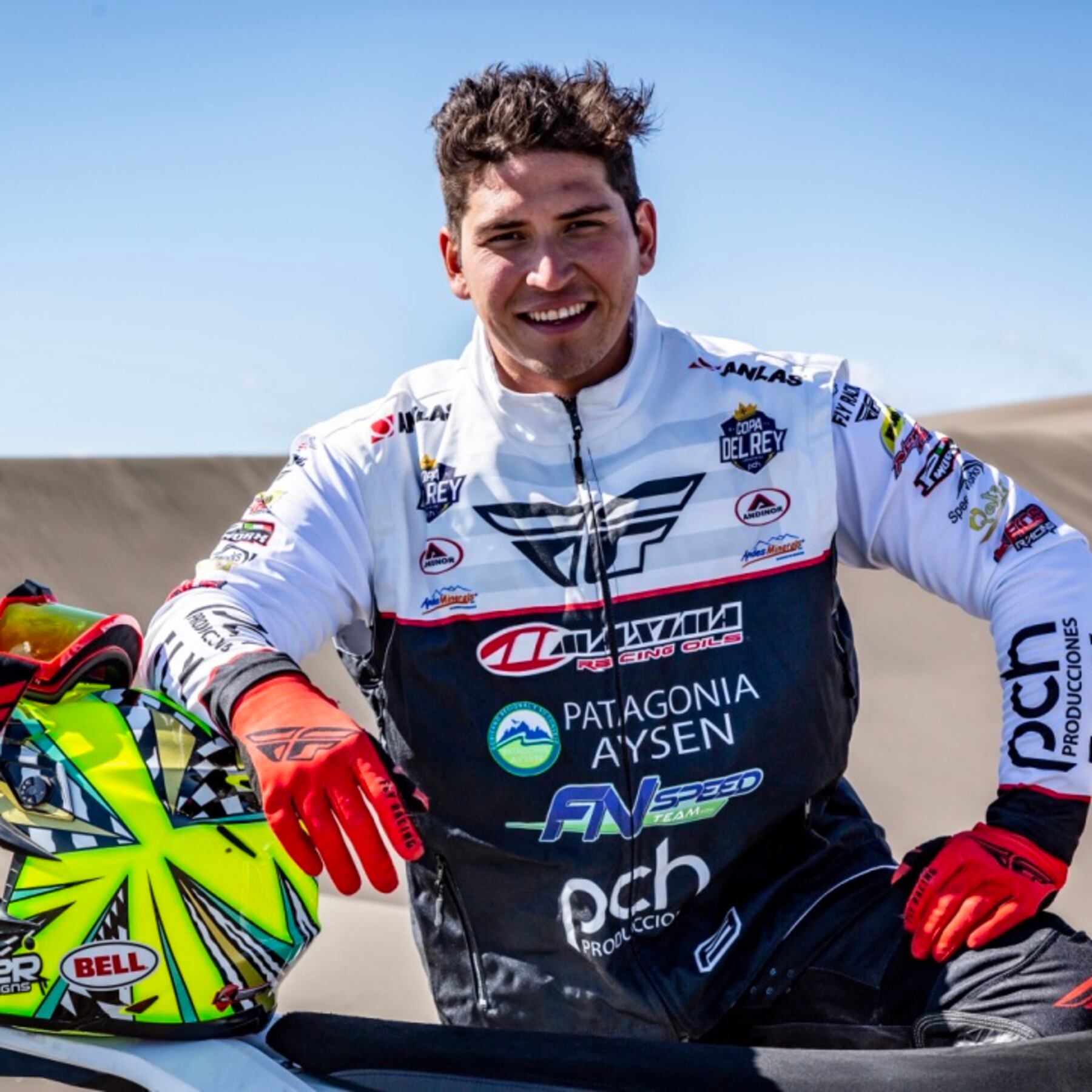 Patricio Cabrera con equipo de competición