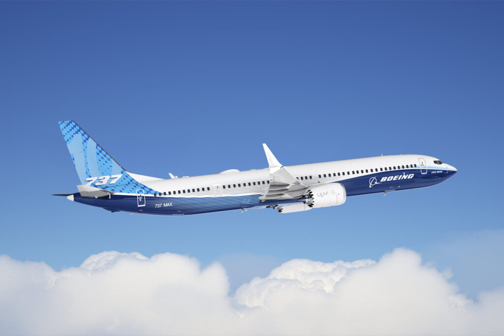 Boeing 737 MAX 10 en vuelo tras la certificación de la FAA