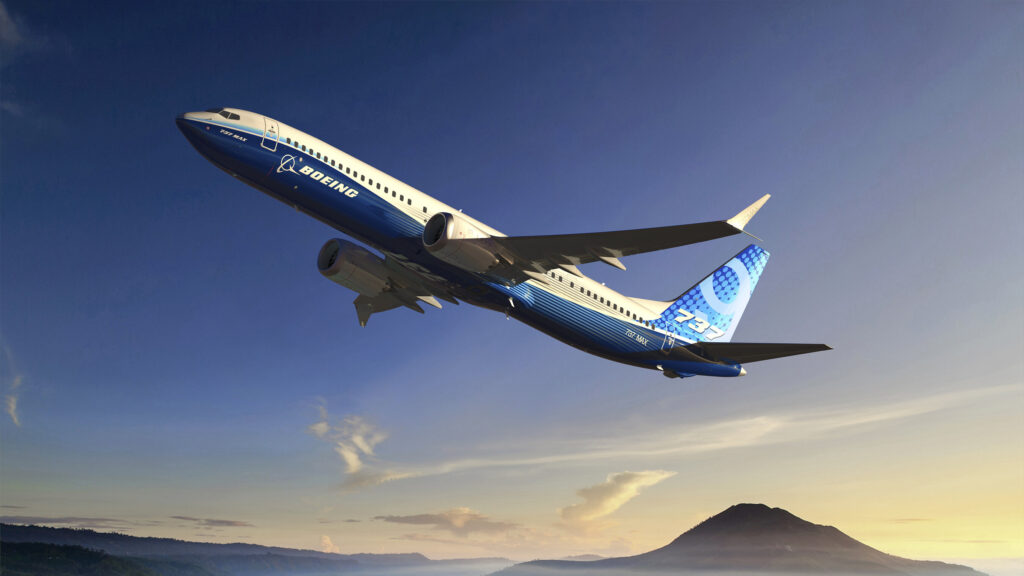 Avión Boeing 737 MAX en vuelo, imagen oficial utilizada para anunciar Dataliner