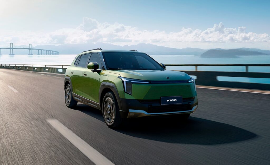 Imagen oficial de Dongfeng Indumotora para su hito de mil vehículos eléctricos vendidos en Chile