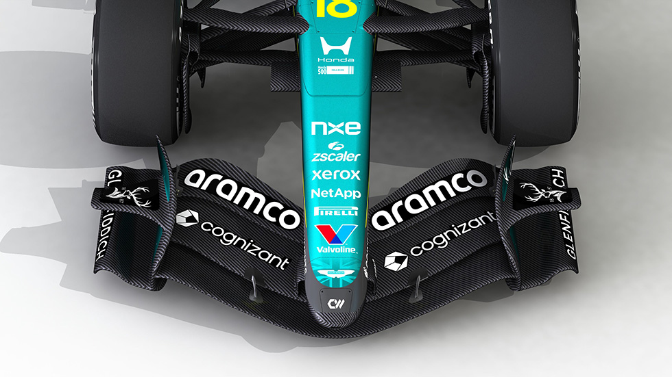 Aston Martin AMR26 con distintivo conmemorativo Honda 500