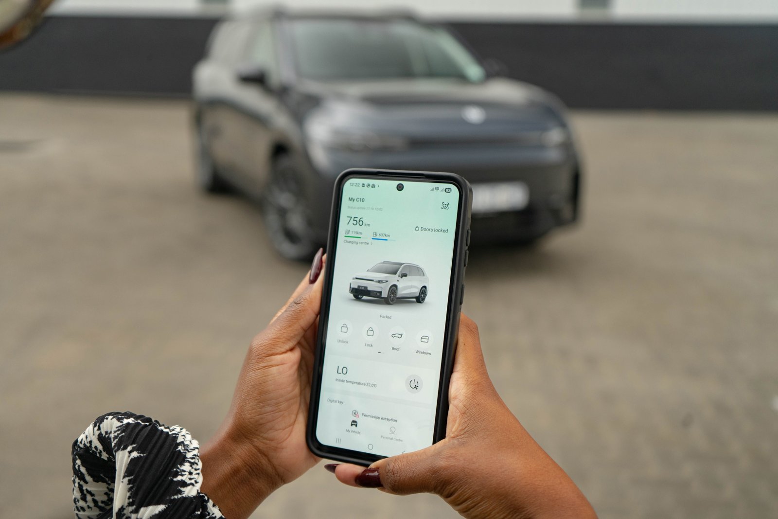 Aplicación móvil de Leapmotor en una fotografía oficial