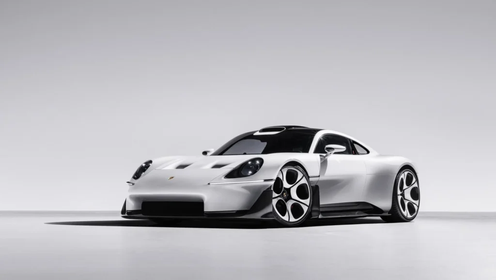 Porsche Mission S blanco visto de tres cuartos delantero en estudio