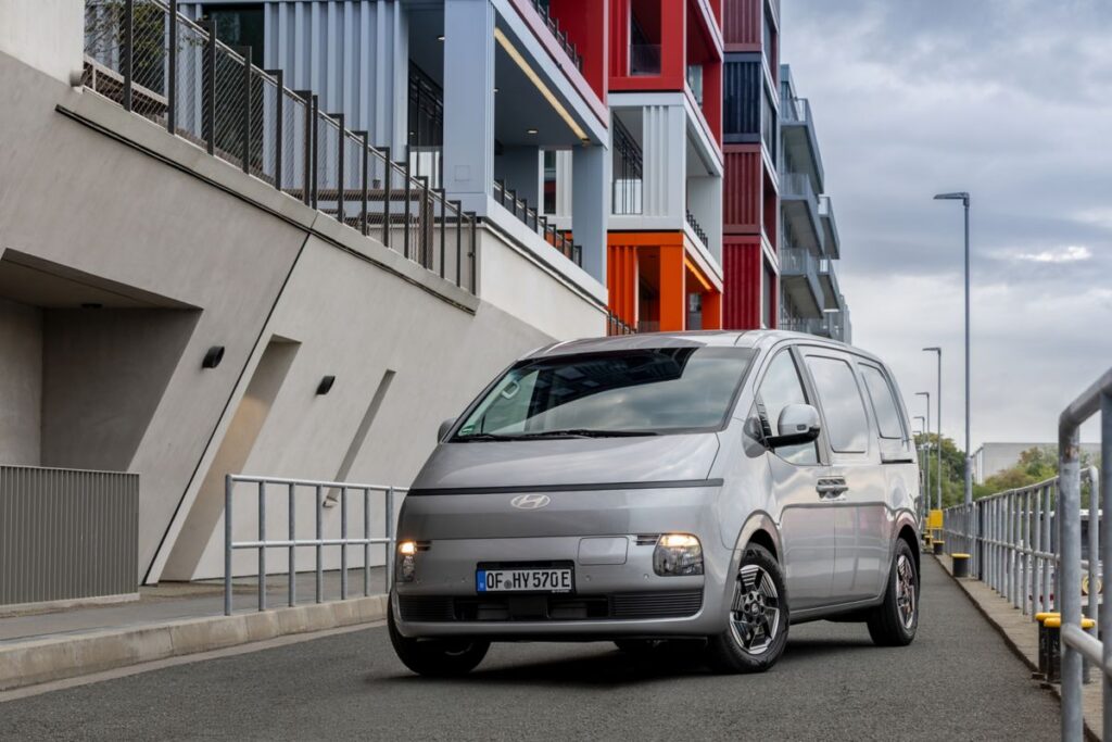 Hyundai STARIA Cargo eléctrica vista exterior