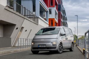 Hyundai STARIA Cargo eléctrica vista exterior