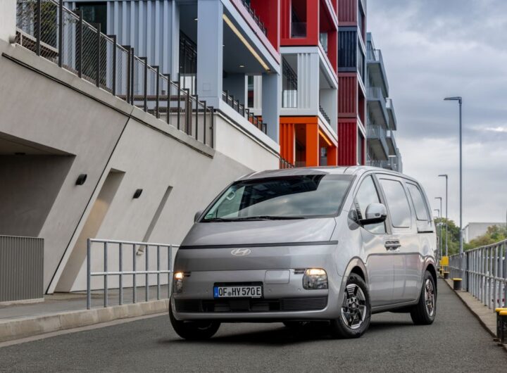 Hyundai STARIA Cargo eléctrica vista exterior