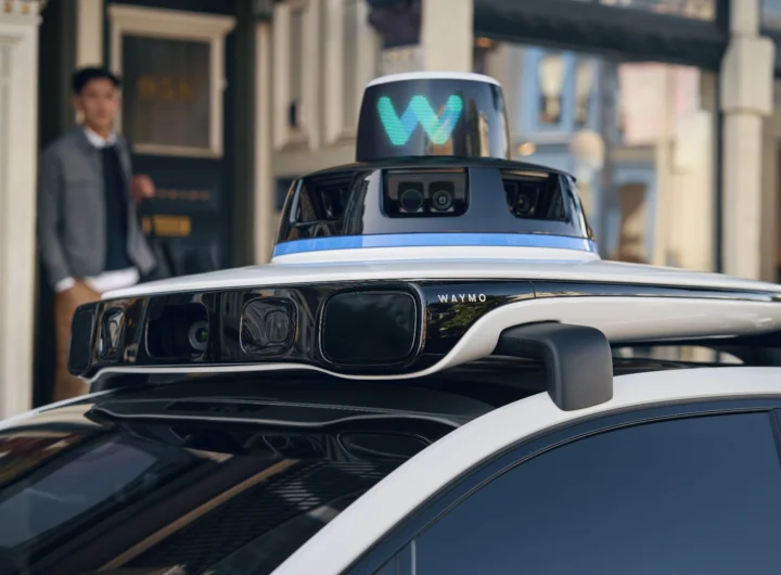 Sensores del Waymo Driver instalados sobre un Jaguar I-PACE